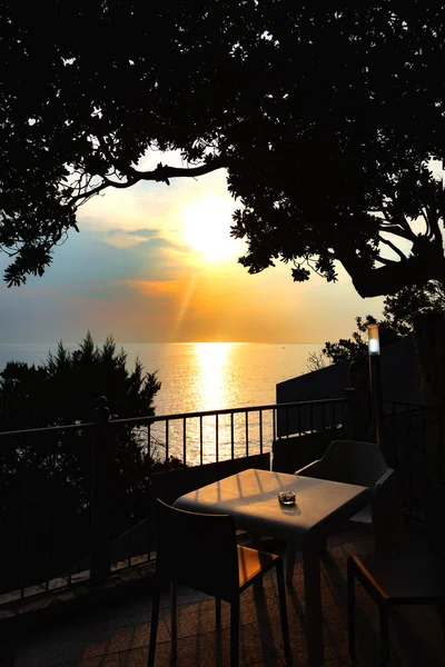 Vista Una Puesta Sol Desde Una Terraza Quercianella Livorno Italia — Foto de Stock
