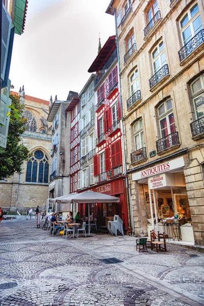 Bayonne Franciaország 2019 Szeptember Éttermek Megtekintése Egy Bevásárlóutcában Bayonne Városában — Stock Fotó