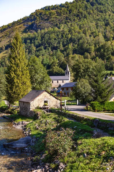 Widok Wioskę Ustou Lecie Couserans Pireneje Ustou Valley Arige Occitanie — Zdjęcie stockowe