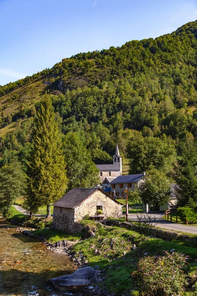 Widok Wioskę Ustou Lecie Couserans Pireneje Ustou Valley Arige Occitanie — Zdjęcie stockowe