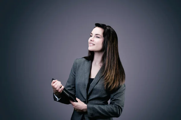 若い実業家の肖像 彼女の手のタッチパッド — ストック写真