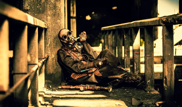 Steampunk Adamı Nöbet Tutuyor — Stok fotoğraf
