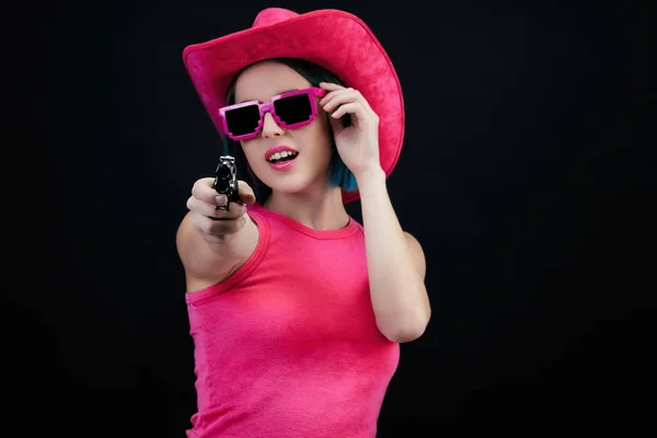 Porträtt Ung Kvinna Förklädd Till Cowgirl — Stockfoto