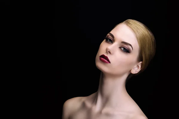 Retrato Uma Jovem Mulher Elegante Vestindo Pão — Fotografia de Stock