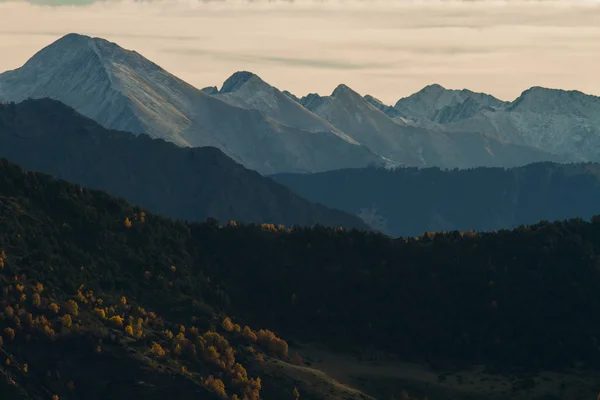 Blick auf die Berge der Pyrenäen — Stockfoto