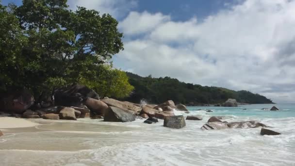 Paysage tropical de la côte de l'Anse Latium, île du Prasin, Seychelles 