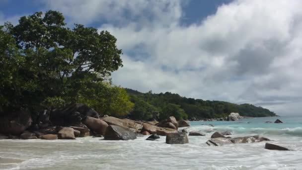 Paysage tropical de la côte de l'Anse Latium, île du Prasin, Seychelles 