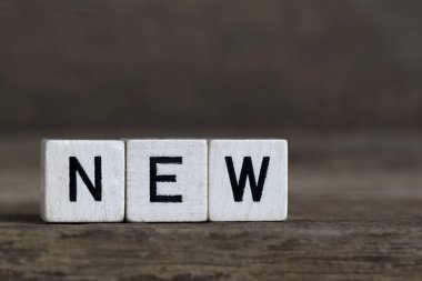 Yeni, küpleri içinde yazılı
