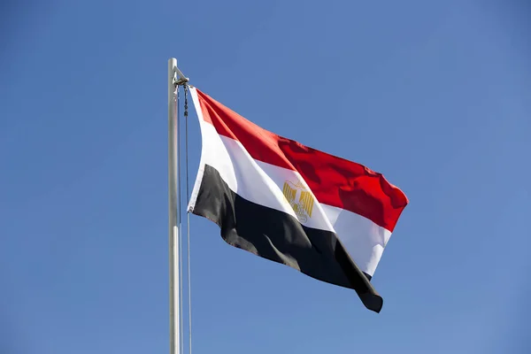 National flag of Egypt on a flagpole — Stock Photo, Image