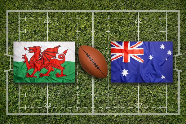 Banderas de Gales vs. Australia en el campo de rugby — Foto de Stock
