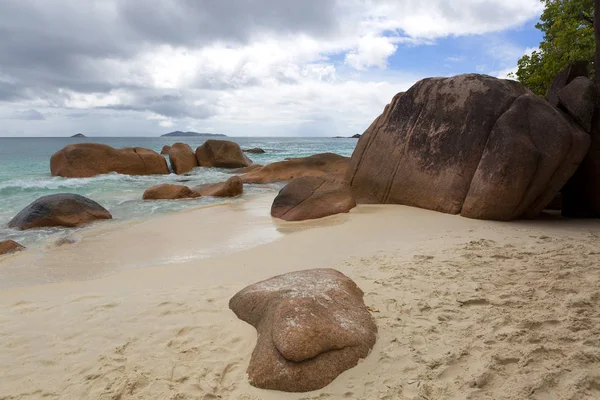 Vue sur la plage tropicale à Anse Lazio, Seychelles — Photo