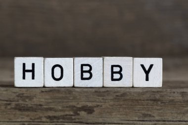 Hobi, küpleri içinde yazılı