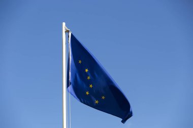 Alaska ulusal bayrak bayrak direği üzerinde    