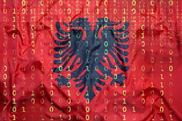 Binärer Code mit albanischer Flagge, Datenschutzkonzept — Stockfoto