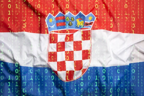 Binärer Code mit kroatischer Flagge, Datenschutzkonzept — Stockfoto