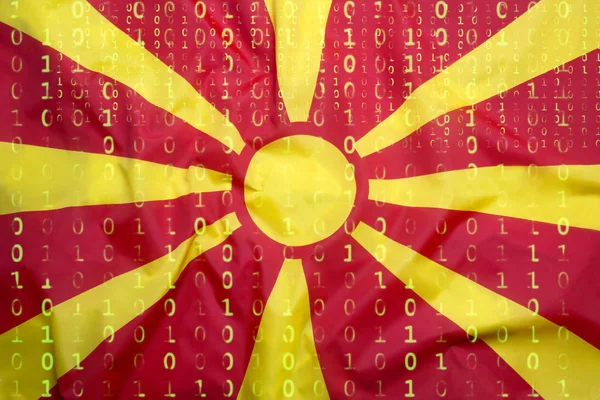Binärer Code mit mazedonischer Flagge, Datenschutzkonzept — Stockfoto