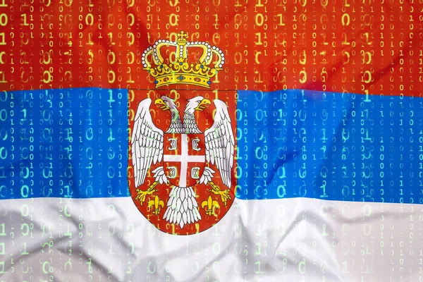Binärer Code mit serbischer Flagge, Datenschutzkonzept — Stockfoto