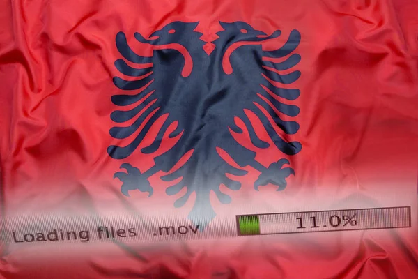 Herunterladen von Dateien auf einem Computer, Albanien Flagge — Stockfoto
