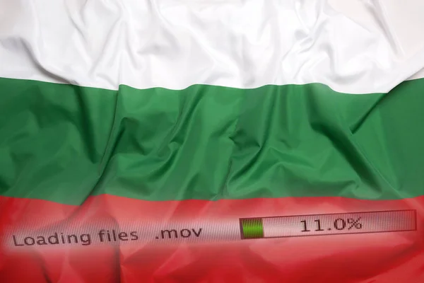 Letöltő fájlokat a számítógépen, a bolgár zászló — Stock Fotó