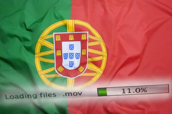 Загрузка файлов на компьютер, флаг Португалии — стоковое фото