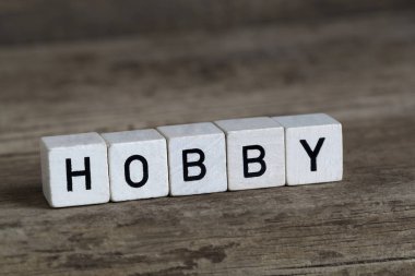 Hobi, küpleri içinde yazılı