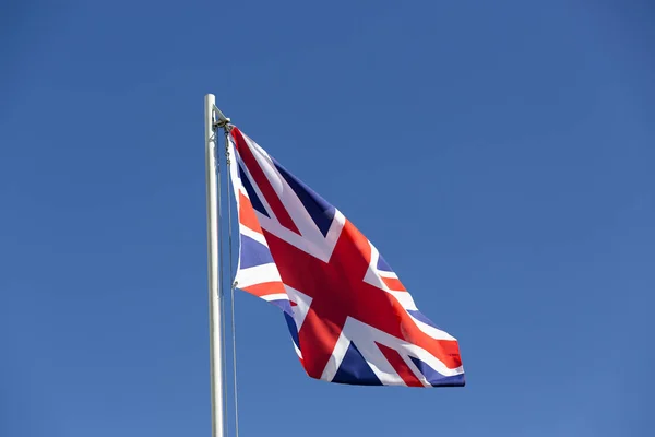 Bandera del Reino Unido en un asta de bandera — Foto de Stock