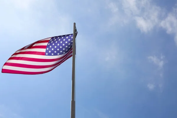 Прапор Сполучених Штатів Флагштока Перед Синє Небо — стокове фото