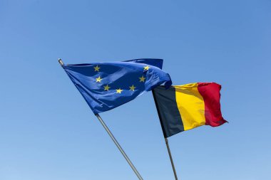 Belçika bayrağı ile Avrupa bayrağı