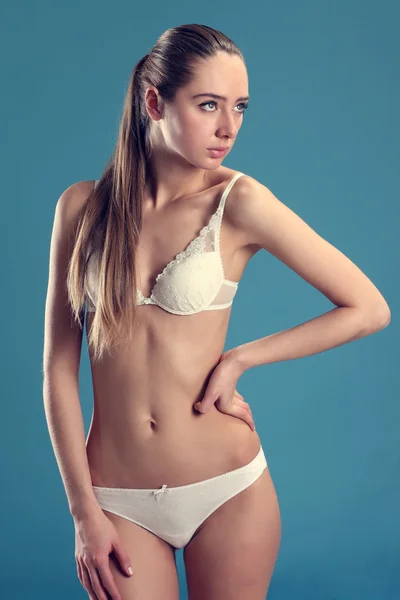 Sexy jovem mulher em lingerie — Fotografia de Stock