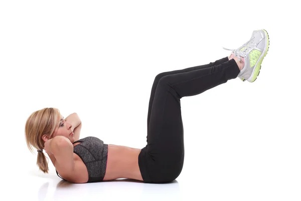 Mujer sonriendo y haciendo ejercicios para los abdominales —  Fotos de Stock