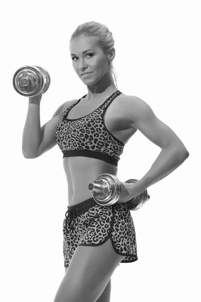 Fitness-Frau bei Übungen mit Hanteln. — Stockfoto