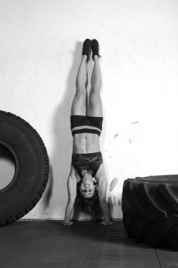 amuda beton duvara karşı