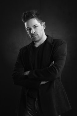 Takım elbiseli adam 