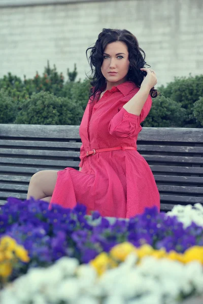 Modelo de moda na rua . — Fotografia de Stock