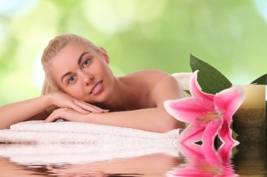 Kaplıca salonundaki kadın.