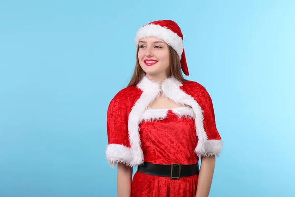 Szép szexi lány karácsonyi öltönyt — Stock Fotó