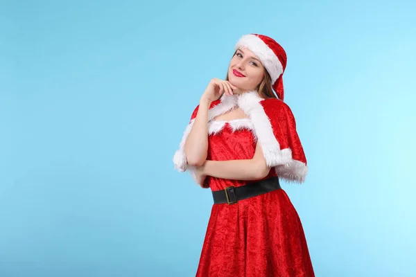 Όμορφη σέξι κορίτσι σε ένα κοστούμι Χριστουγέννων — Φωτογραφία Αρχείου