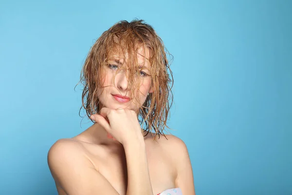 Schönheit Frau mit nassen Haaren — Stockfoto