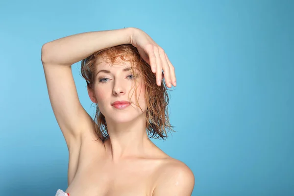 Schönheit Frau mit nassen Haaren — Stockfoto