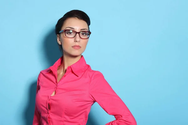 Attractive cheerful young woman in glasses — Stock Photo, Image