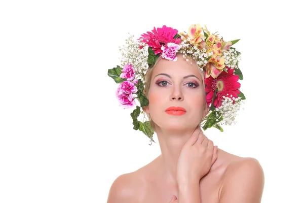 Beauty with a flowered head — Stock Photo, Image