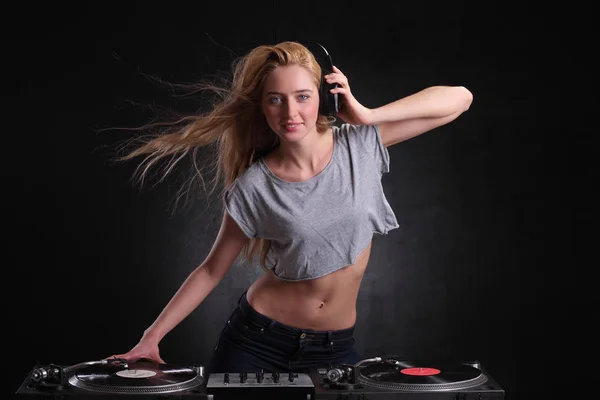Menina DJ bonita — Fotografia de Stock