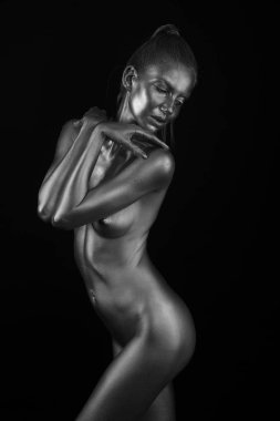 bir gümüş gövde resminde çıplak vücut