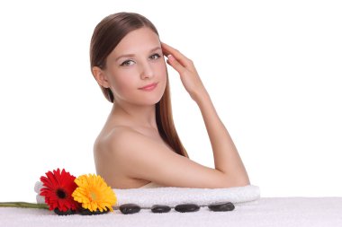 Beyaz arka plan üzerinde izole kadın modeli.