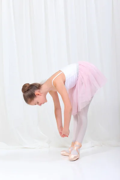 Jong meisje ballerina — Stockfoto