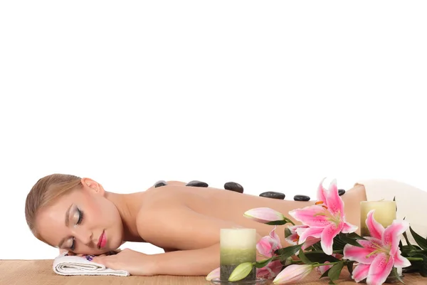 Mulher bonita recebendo massagem Spa no salão de Spa — Fotografia de Stock