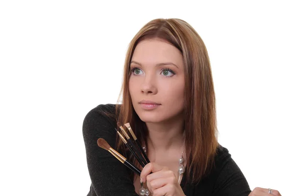 Retrato mujer joven sosteniendo pincel en polvo — Foto de Stock