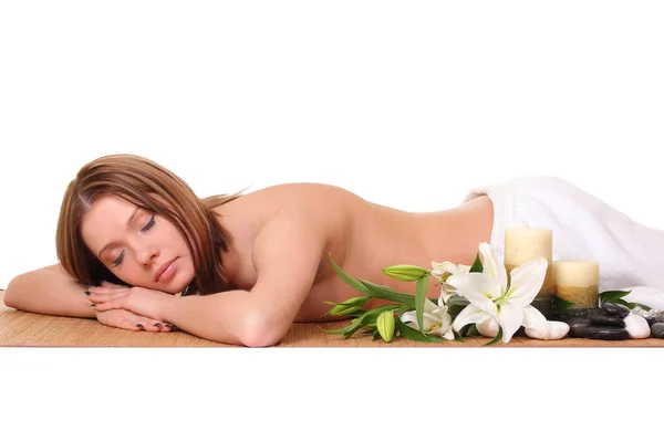 Schöne Frau bekommt Wellness-Massage im Spa-Salon — Stockfoto