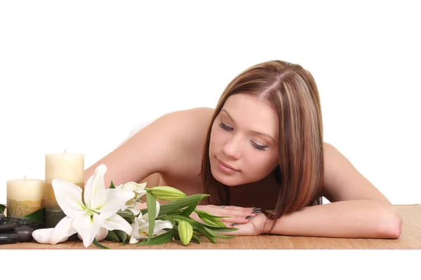 Hermosa mujer recibiendo masaje de spa en salón de spa —  Fotos de Stock