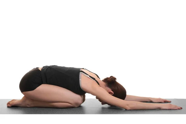 Mulher fazendo exercícios de ioga no tapete de ioga — Fotografia de Stock